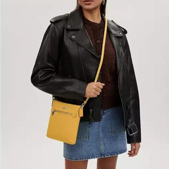 NWT Coach Mini Rowan File Bag‎ in Honeycomb/Silver - Picture 2 of 10